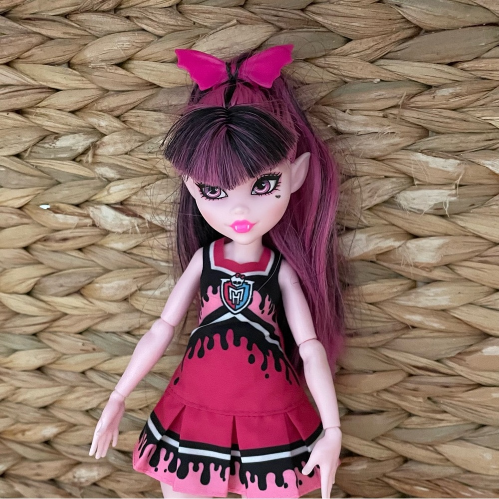 Monster High Generation 3 Ghoul Spirit Sports Theme 2021-22 - Picture 2 of 7